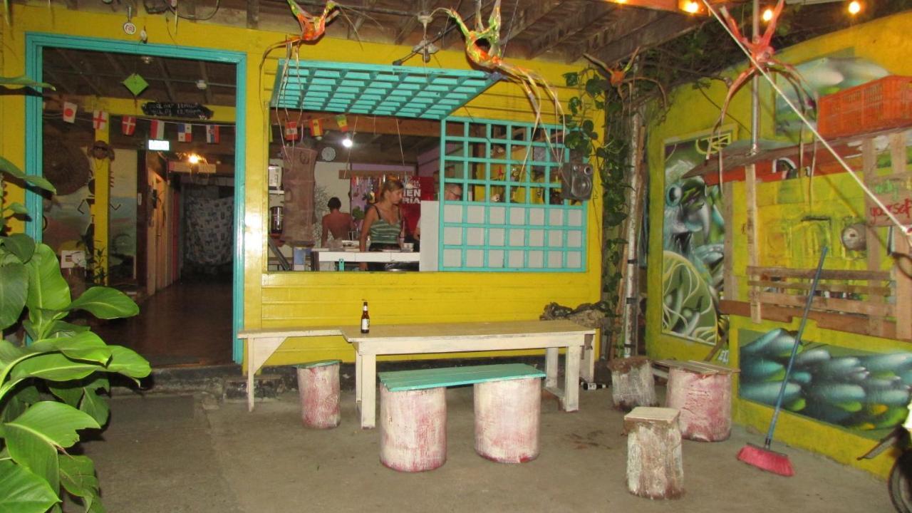 Coconut Hostel Bocas Town Exterior foto